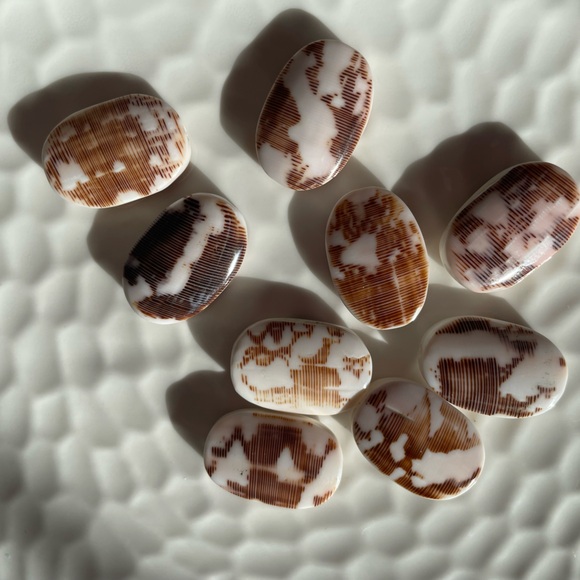 9 Pretty Oblong Brown and White Plastic Beads for Jewelry Craft Making - Picture 3 of 8